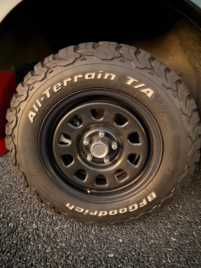 本日最終　BFグットリッチK02 225/70R16デイトナ黒ホイール