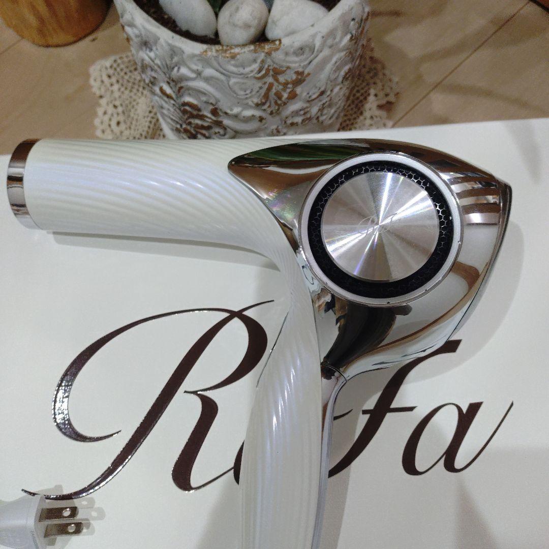 リファ ヘアドライヤー ホワイト早いもの勝ち