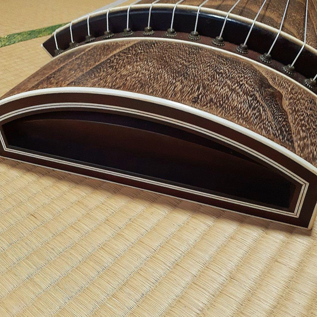 伝統的な木製琴 すだれ彫りナイロン弦付き 専用袋付き送料無料