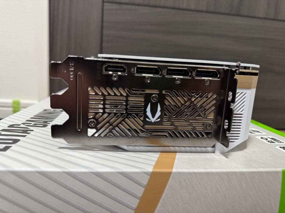 ［最終値下げ］ZOTAC GeForce RTX 5080 ホワイト