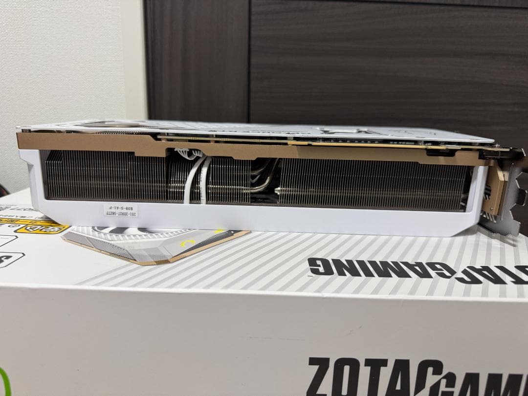［最終値下げ］ZOTAC GeForce RTX 5080 ホワイト