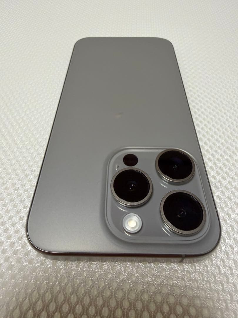 美品 iPhone 15 Pro ナチュラルチタニウム128GB simフリー