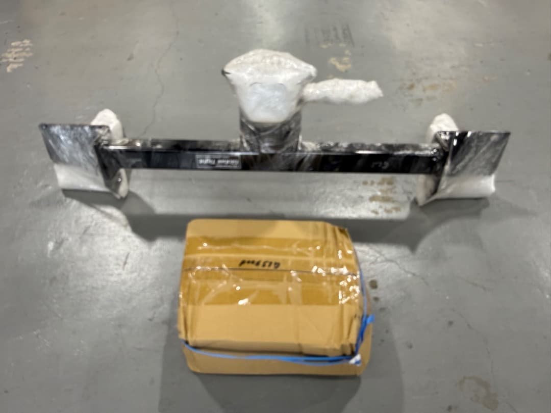 Global Tight ヒッチメンバー 未使用　ベンツGLS400d用