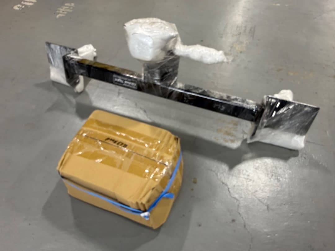 Global Tight ヒッチメンバー 未使用　ベンツGLS400d用