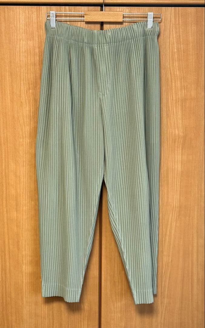 オムプリッセ　プリーツパンツ　薄緑　テーパード