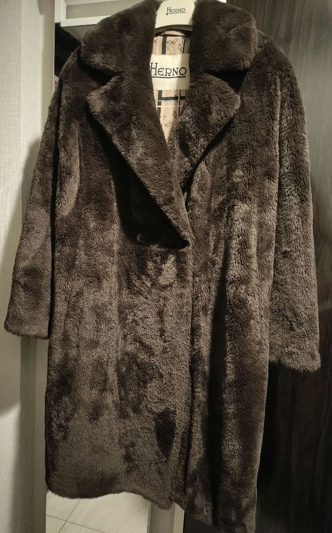 超美品Herno ヘルノ　ダブルブレスト　エコファーコート