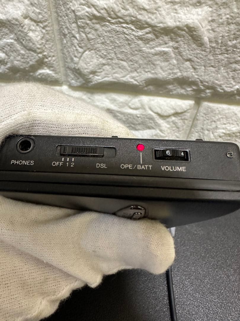 アイワAIWA HS-PL70ポータブルカセットプレーヤー通電確認済　ジャンク品