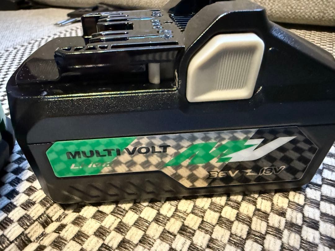 HiKOKI コードレス冷温庫 UL 18DC