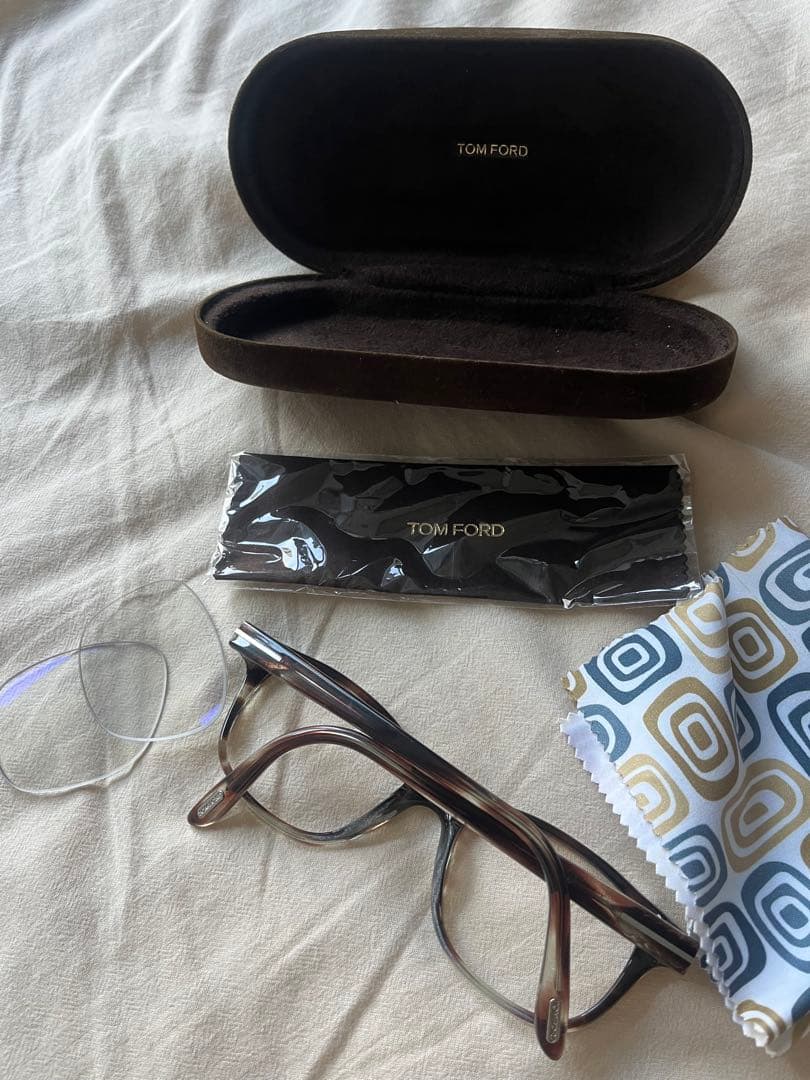 TOM FORD TF 5196 サングラス ケース付き