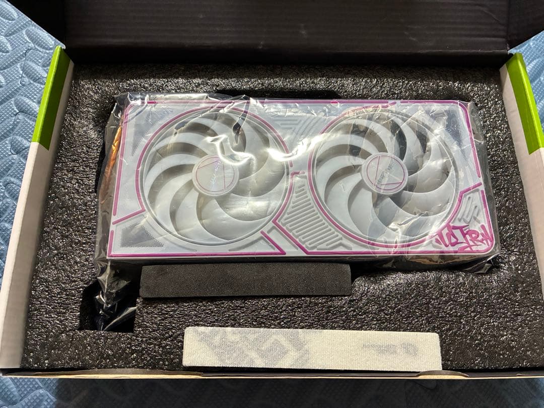 グラフィックボード・グラボ・ビデオカード COLORFUL RTX 5060 Ti Ultra W DUO OC 16GB