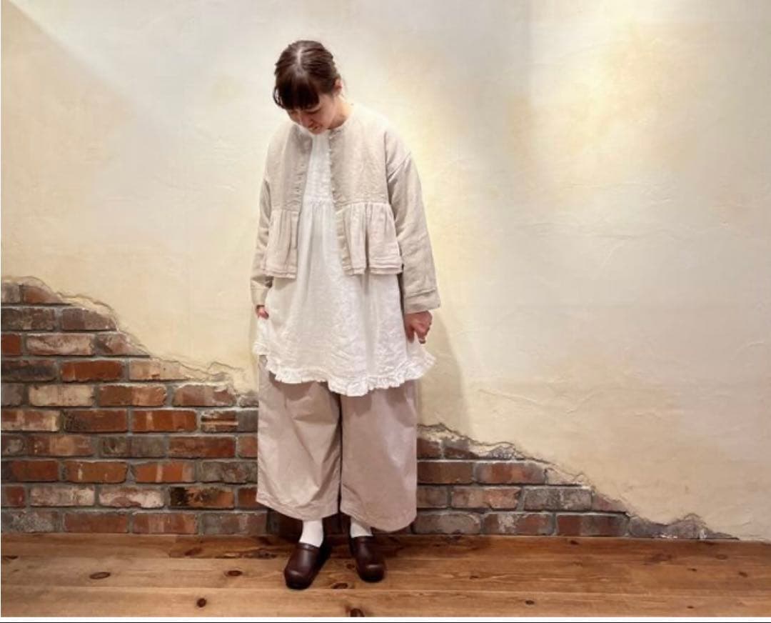 ネストローブ　近江晒しリネンプチフリルチュニック