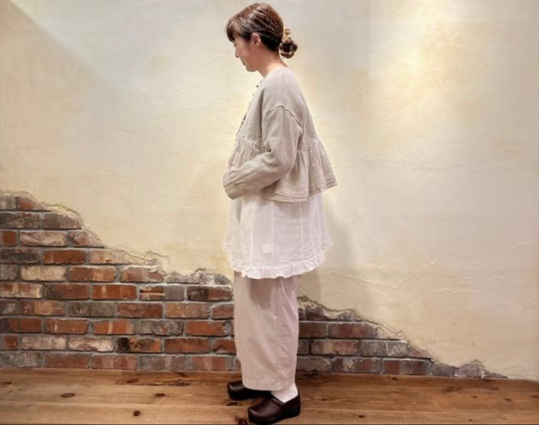 ネストローブ　近江晒しリネンプチフリルチュニック