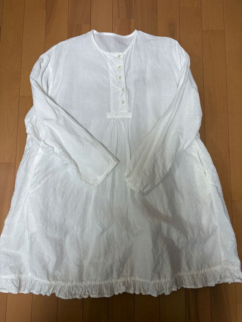 ネストローブ　近江晒しリネンプチフリルチュニック