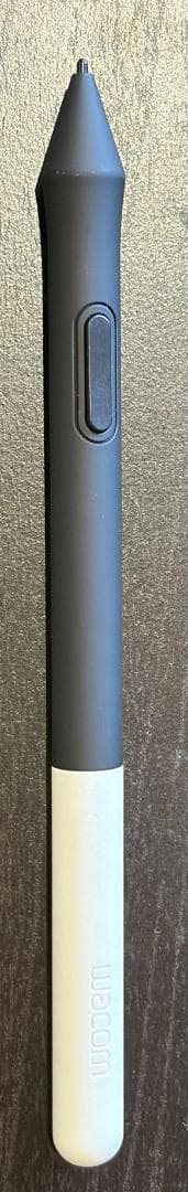 Wacom One DTC133 液晶ペンタブレット本体とペン