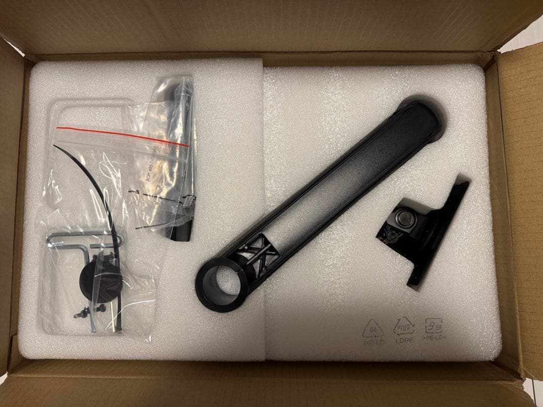 Amazonベーシック　モニターアーム　シングルディスプレイ