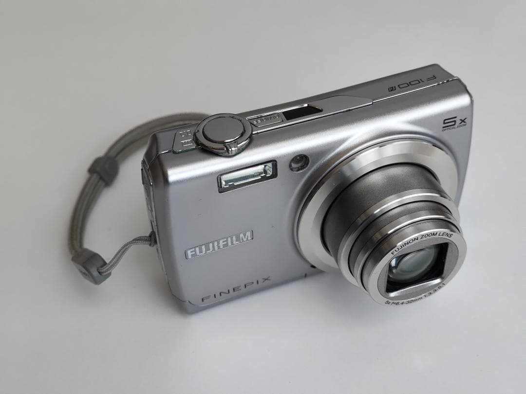 デジタルカメラ FUJIFILM FinePix F100fd