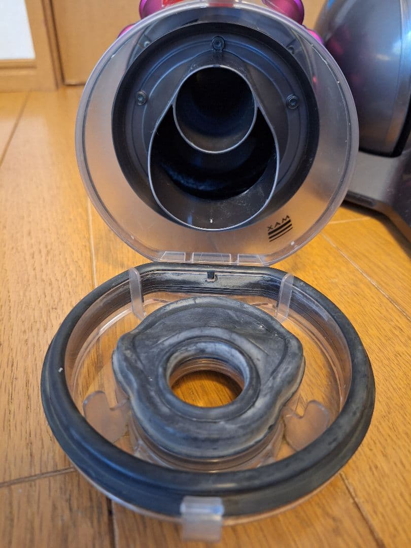 dyson DC63 掃除機　turbinehead 　付属品付　中古品　ピンク