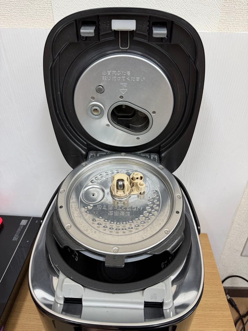 東芝 真空圧力IH炊飯器 RC-10VQM（1.0L）2018年製