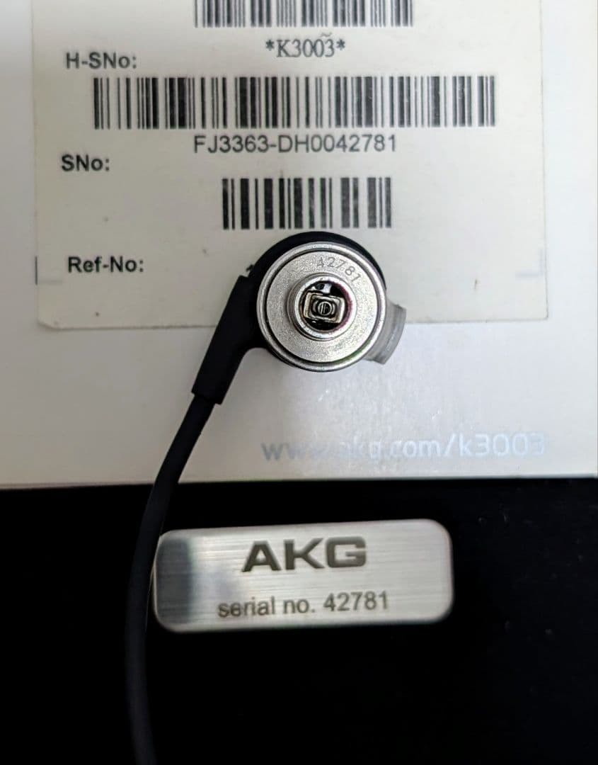 イヤホン AKG K3003