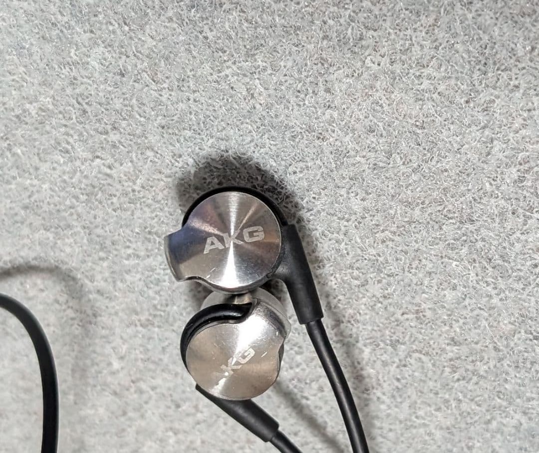 イヤホン AKG K3003