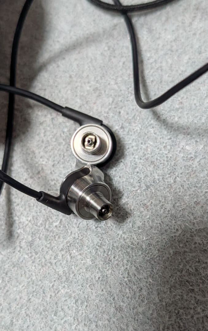 イヤホン AKG K3003