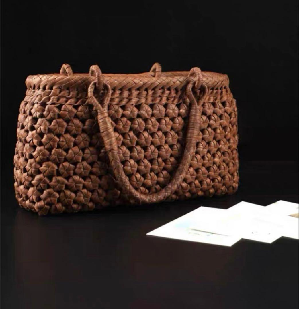 新品　山葡萄かごバッグ 手提げ 保存袋付き 人気の定番 素敵　未使用