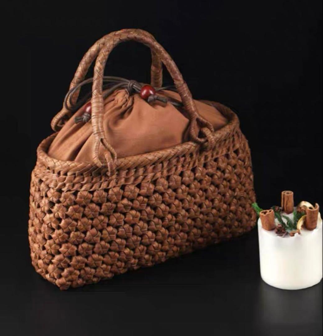 新品　山葡萄かごバッグ 手提げ 保存袋付き 人気の定番 素敵　未使用