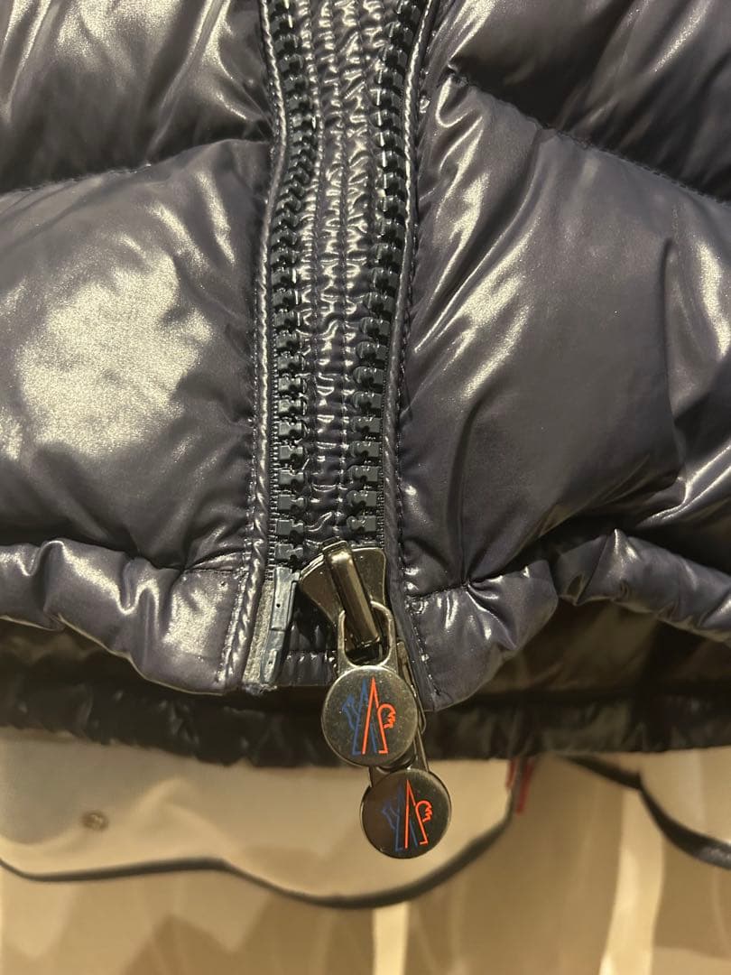 モンクレール フード付きダウンジャケット ネイビー