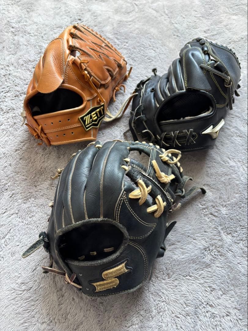 軟式グローブ2個硬式グローブ1個