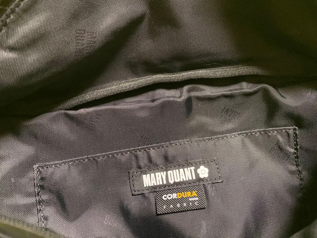 MARY QUANT ブラック ボディバッグ
