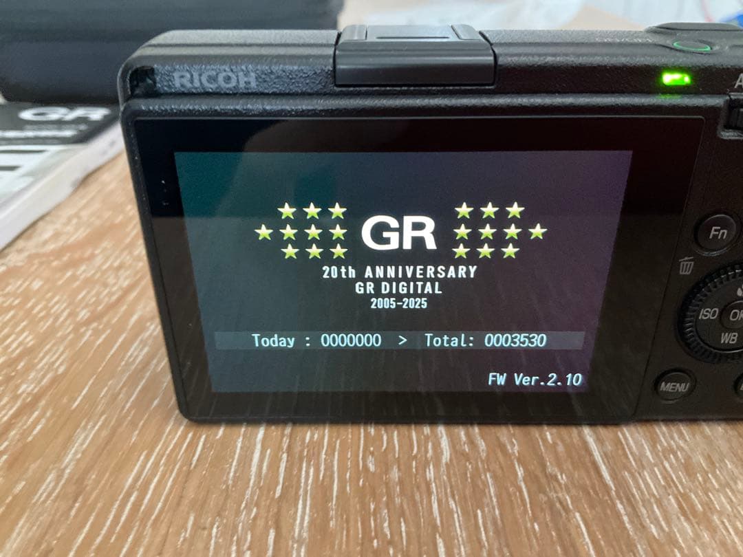 RICOH GR III／ショット数：3530回／20周年記念 特別終了画面