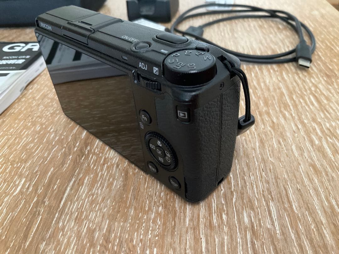 RICOH GR III／ショット数：3530回／20周年記念 特別終了画面