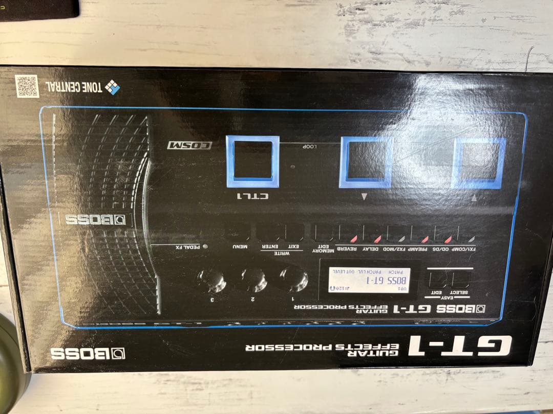 BOSS GT-1 (別売の純正ACアダプター付き)