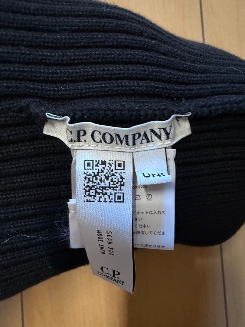 C.P. COMPANY サングラス付きニット帽　cpcompany