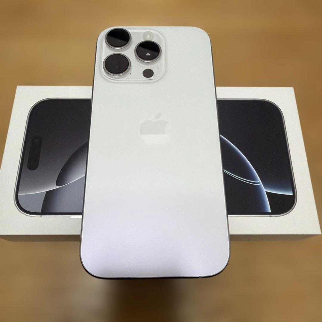 【超美品】Apple iPhone16pro 白128G SIMフリー　ケース付