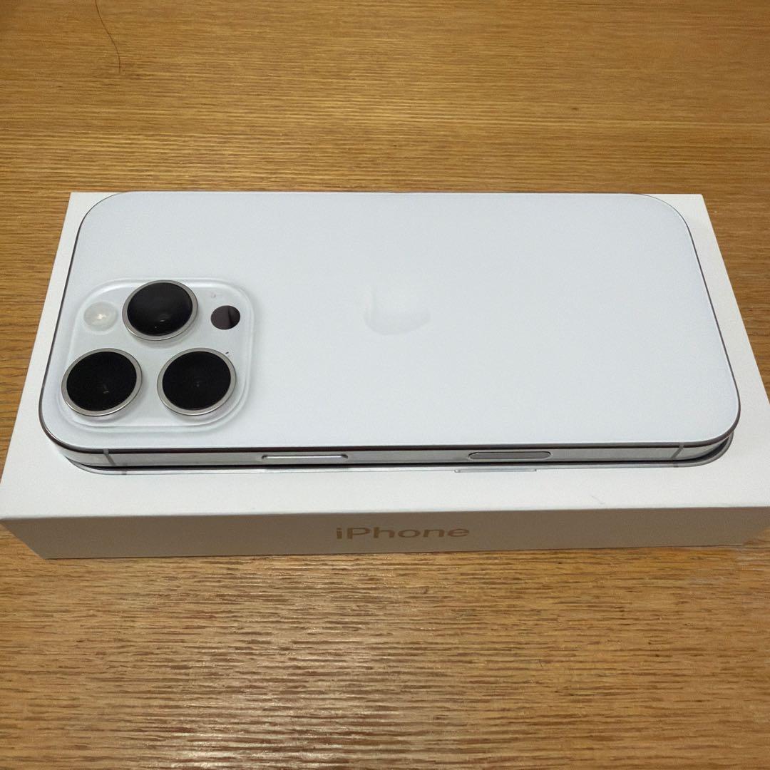 【超美品】Apple iPhone16pro 白128G SIMフリー　ケース付