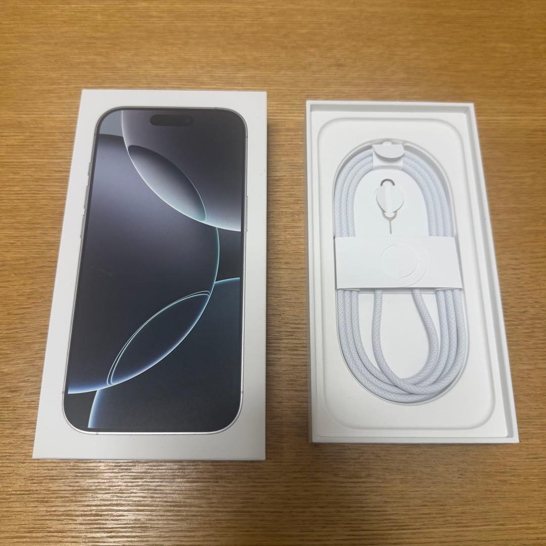 【超美品】Apple iPhone16pro 白128G SIMフリー　ケース付