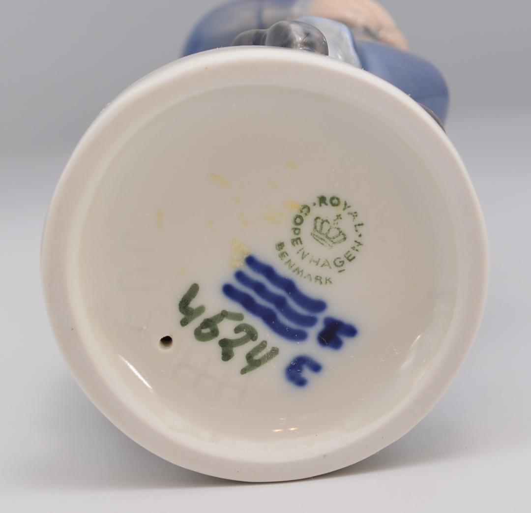 樽に座る少年　＃4524　★ロイヤルコペンハーゲン　デンマーク　ヴィンテージ