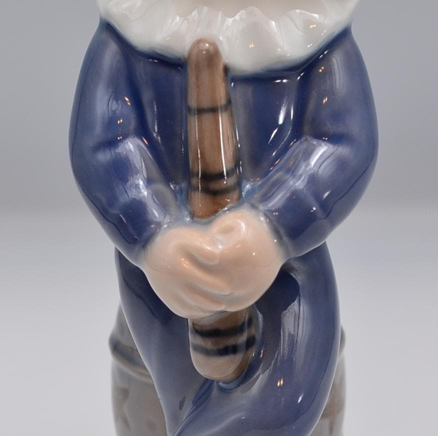 樽に座る少年　＃4524　★ロイヤルコペンハーゲン　デンマーク　ヴィンテージ