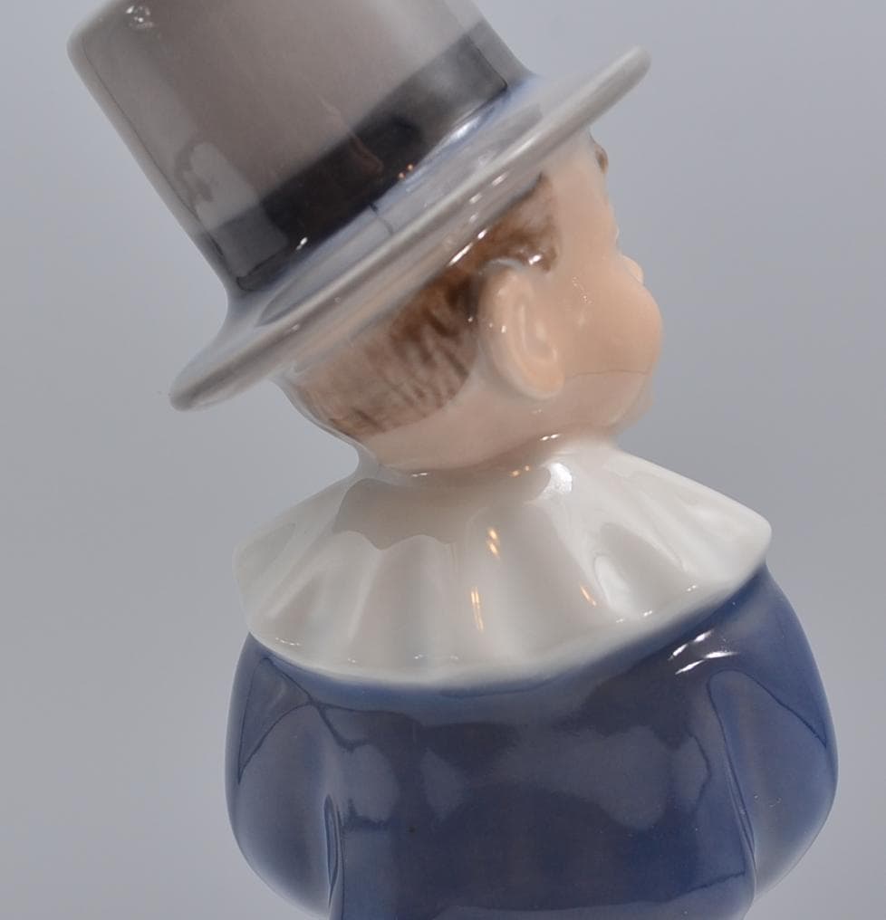 樽に座る少年　＃4524　★ロイヤルコペンハーゲン　デンマーク　ヴィンテージ