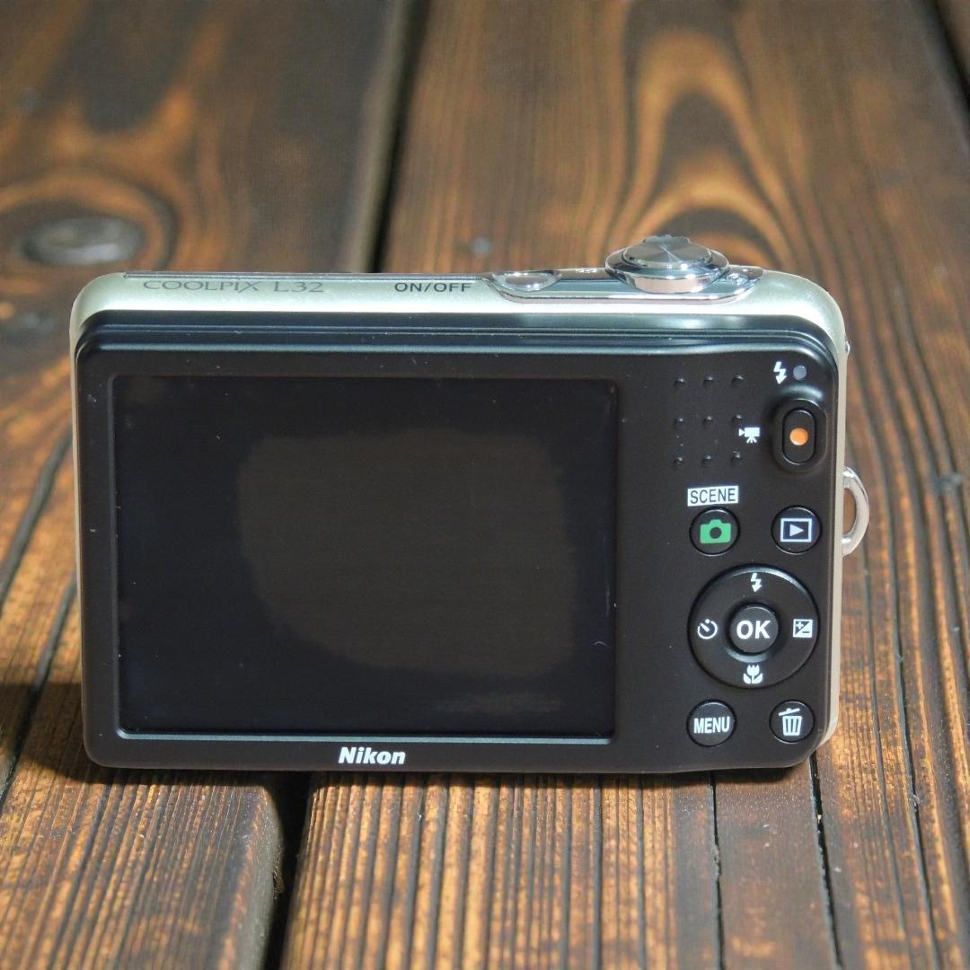 Nikon COOLPIX L32 コンデジ 単三電池 2048万画素