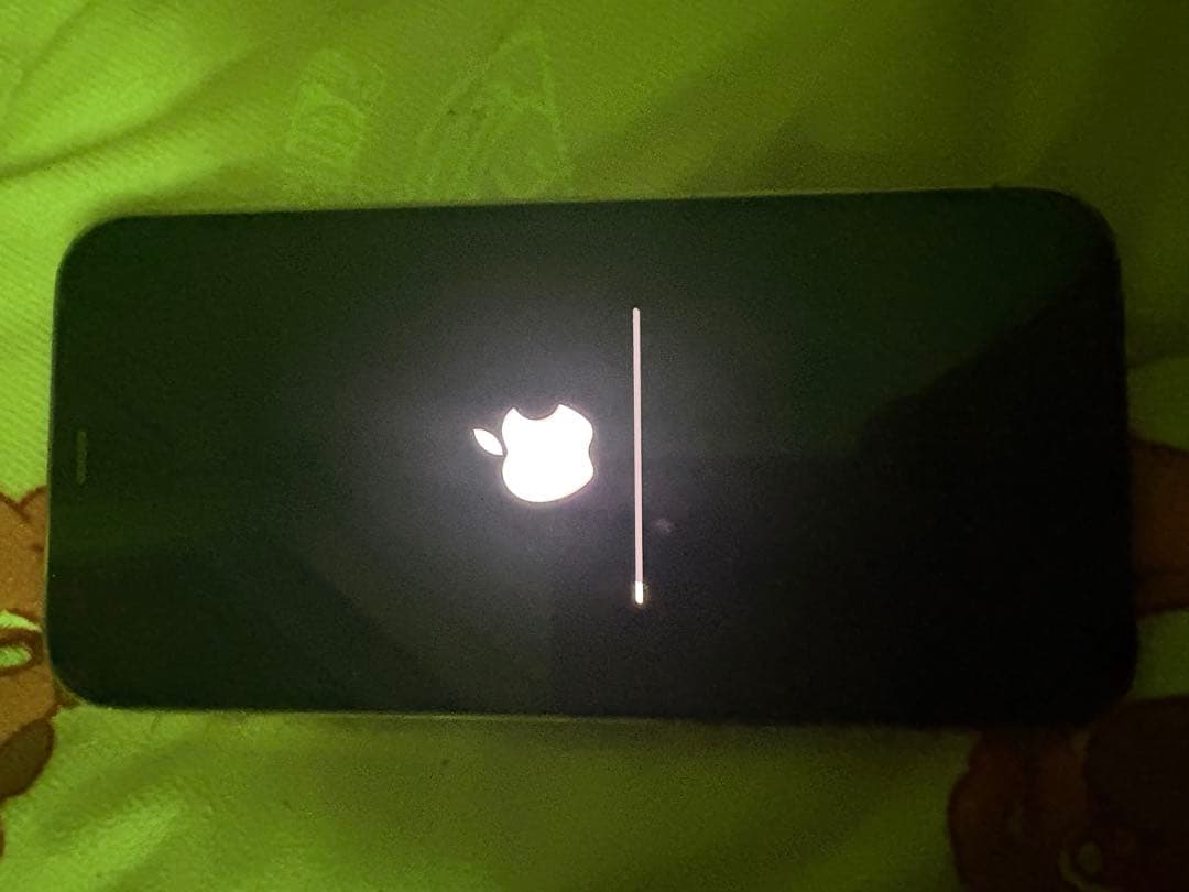 Apple iPhone 12 グリーン 背面ひび割れ