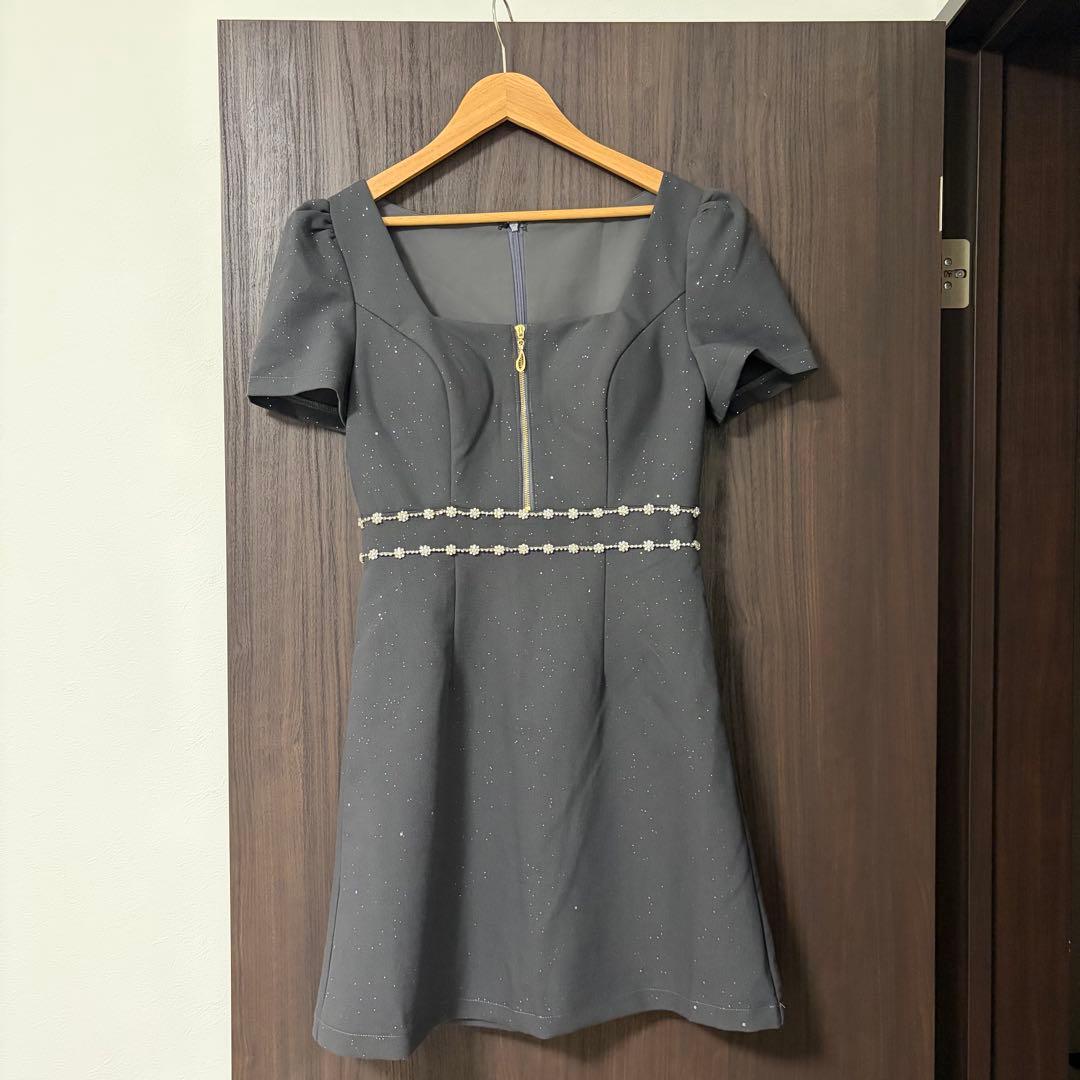 Jewels スクエアネックフロントジップワンピースミニドレス