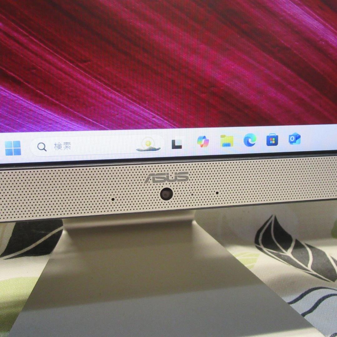 Win11公式対応Corei3/メ8G/SSD/カメラ/大画面フレームレス/無線