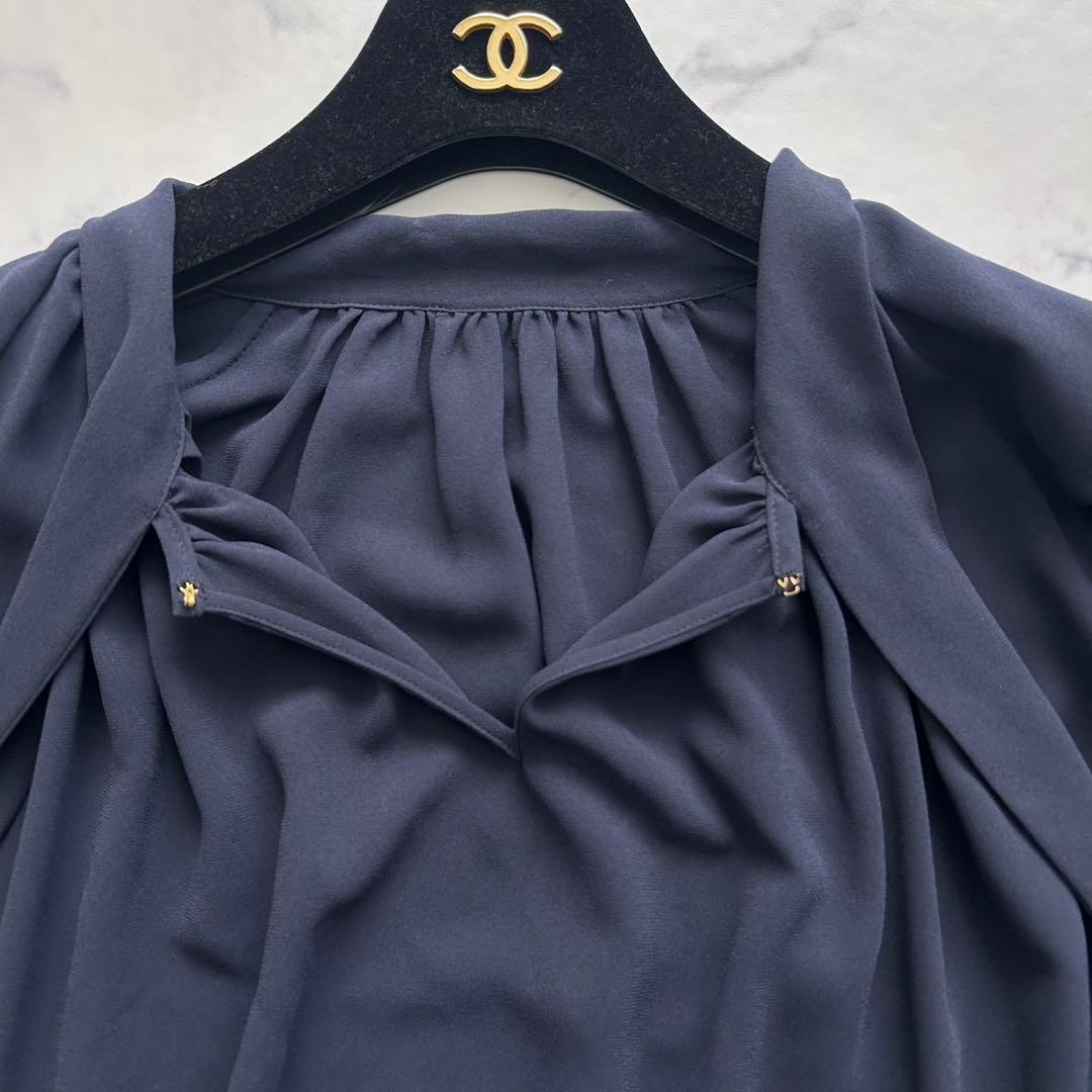 BEIGE, ベイジ 4 HERM ボウタイブラウス ネイビー