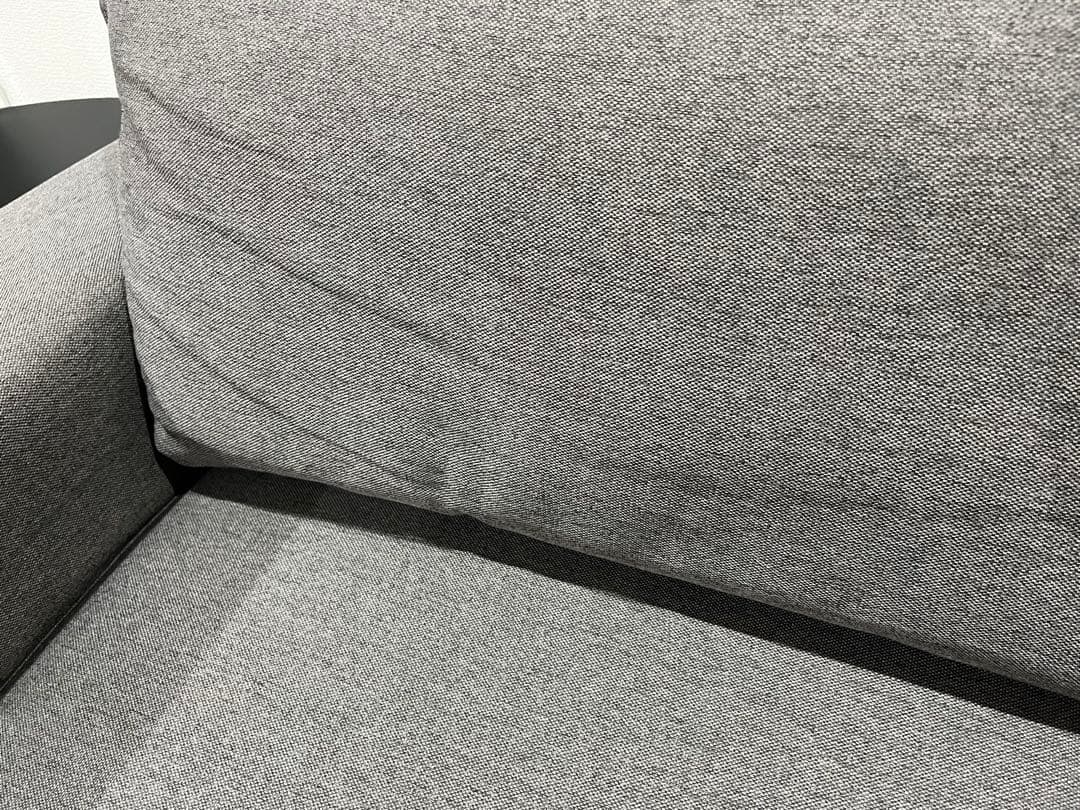グレーのカウチソファ　ロウヤ　LOWYA