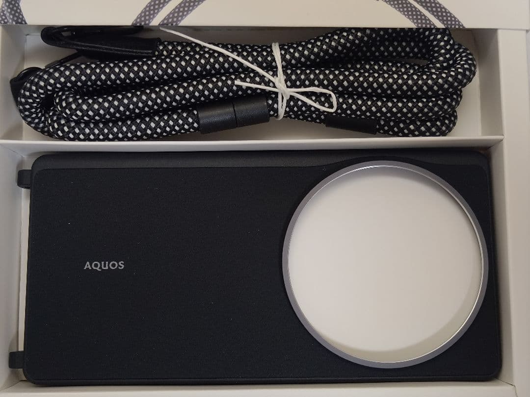 SHARP AQUOS R9 pro用ショルダーストラップケース（未使用品）