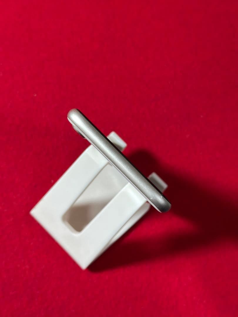 【7644】iPhone SE3第3世代スターライト 64GB simフリー