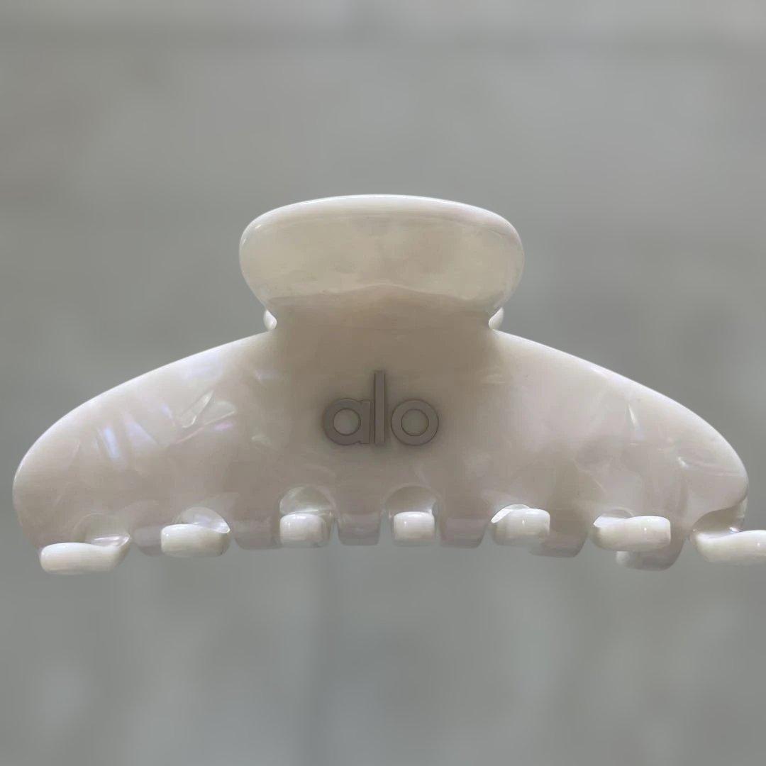 alo パールホワイト ヘアクリップ　新品