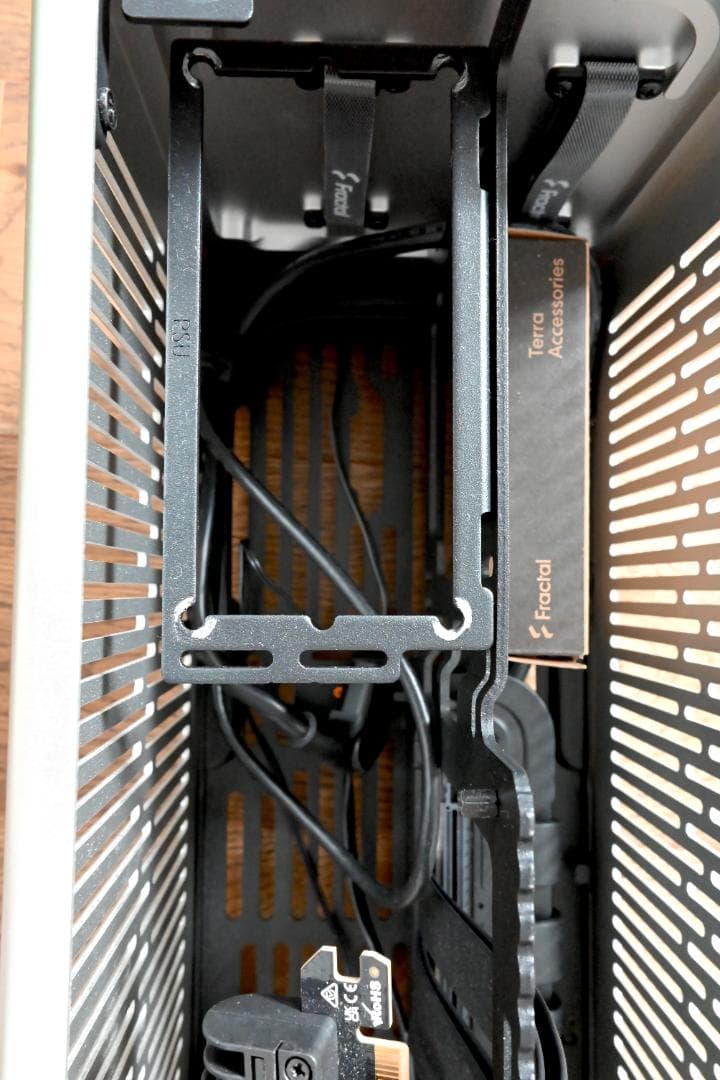 Fractal Design Terra シルバー FD-C-TER1N-02